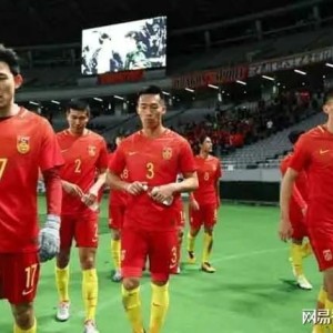 华体会体育官方网站-1957年，国足在世预赛输给印尼，贺龙大怒：不好好练，还开饭吗？